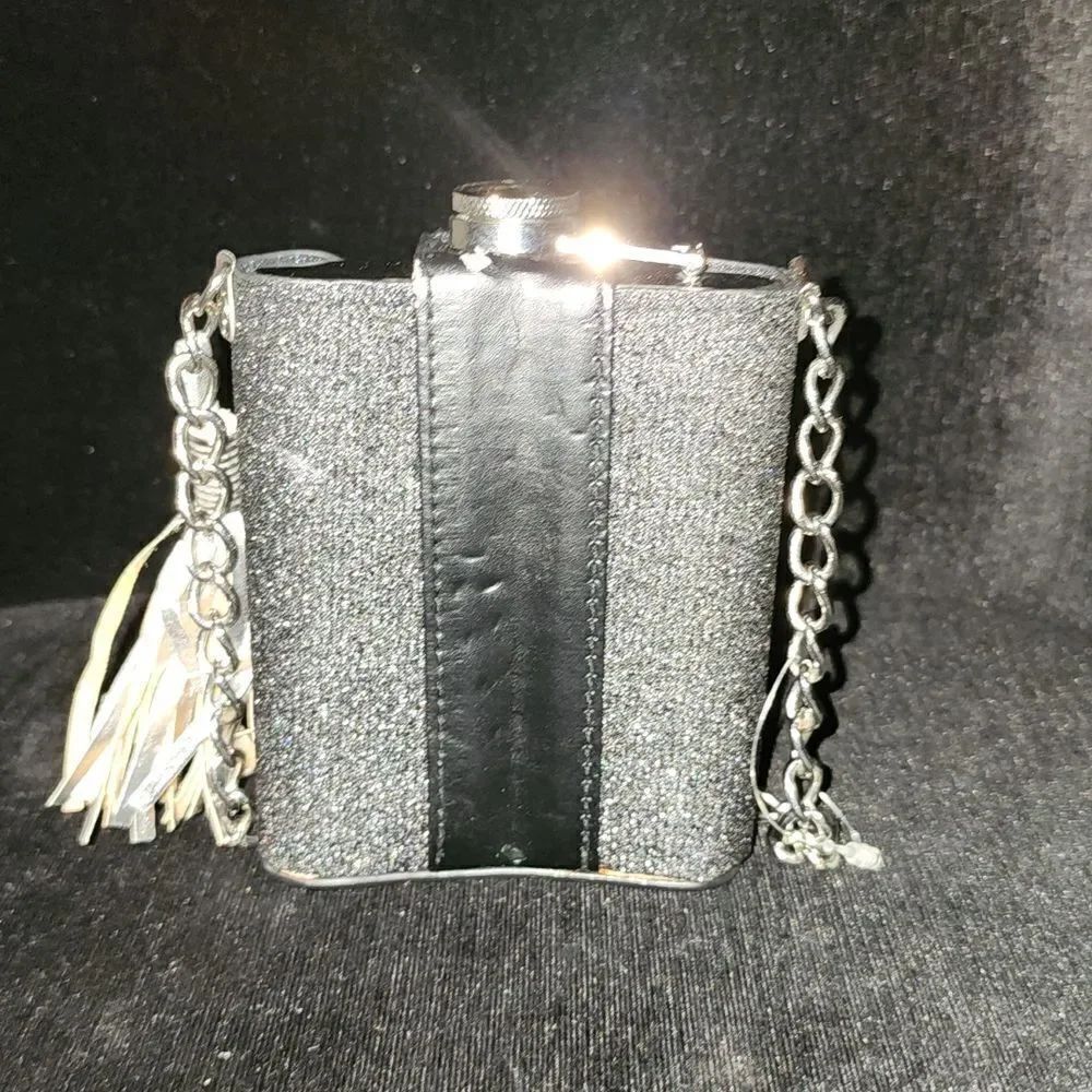 Flask crossbody - Picture 4 of 5
